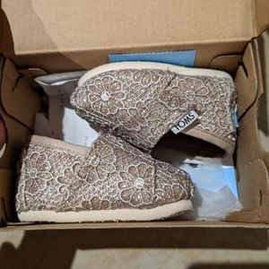 Baby Toms shoes